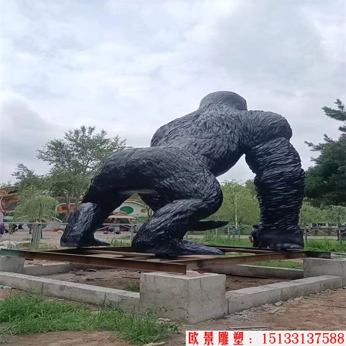 玻璃钢大型金刚雕塑 (2)