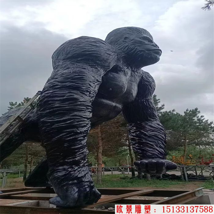 玻璃钢大型金刚雕塑 (6)